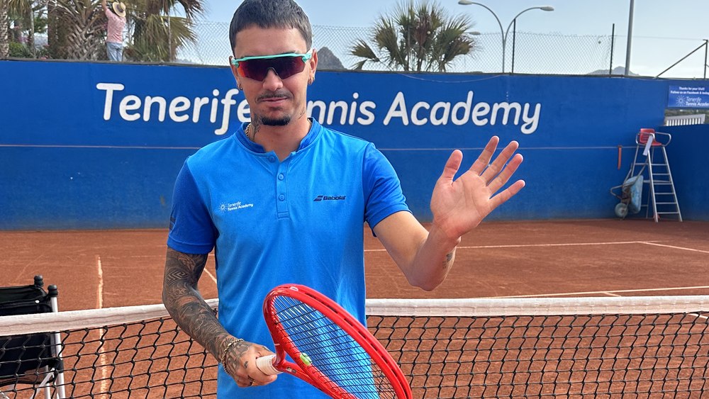 Kenay Ortiz on the clay at Chayofa