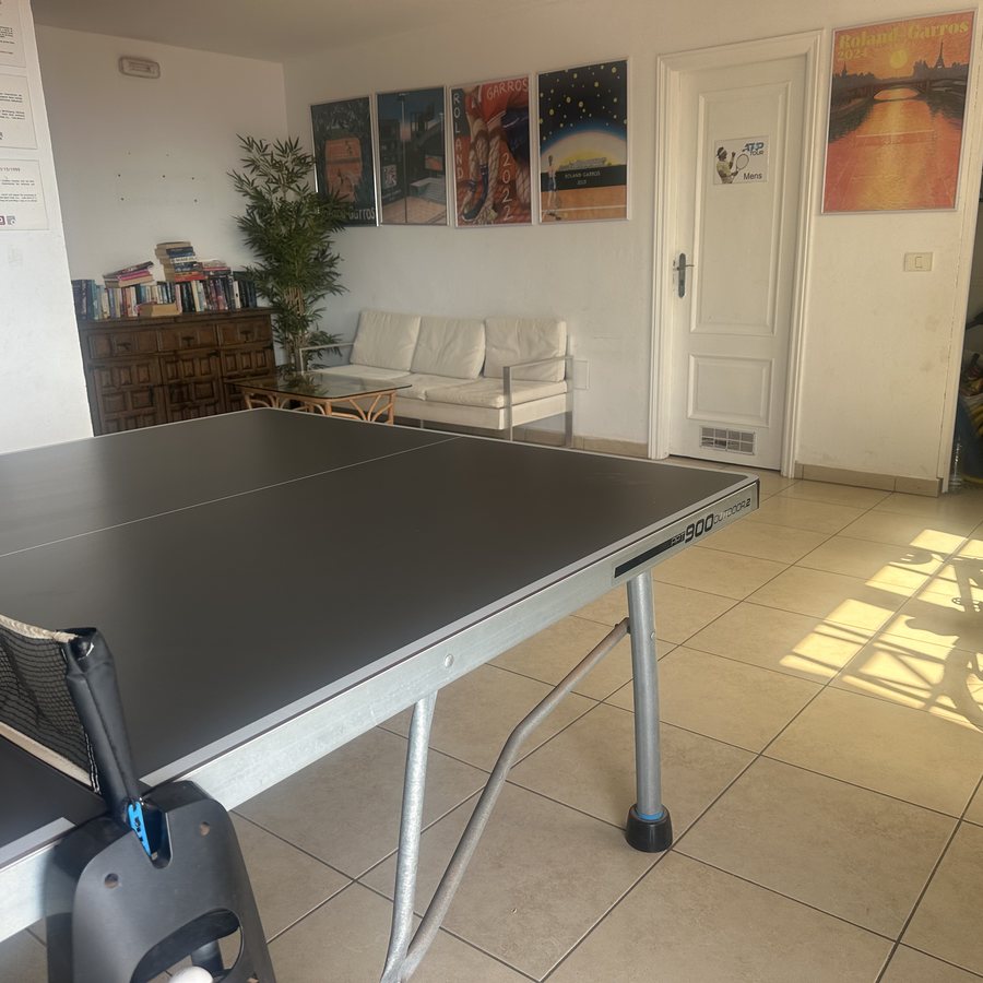 The chill-out zone at Chayofa with a table tennis table